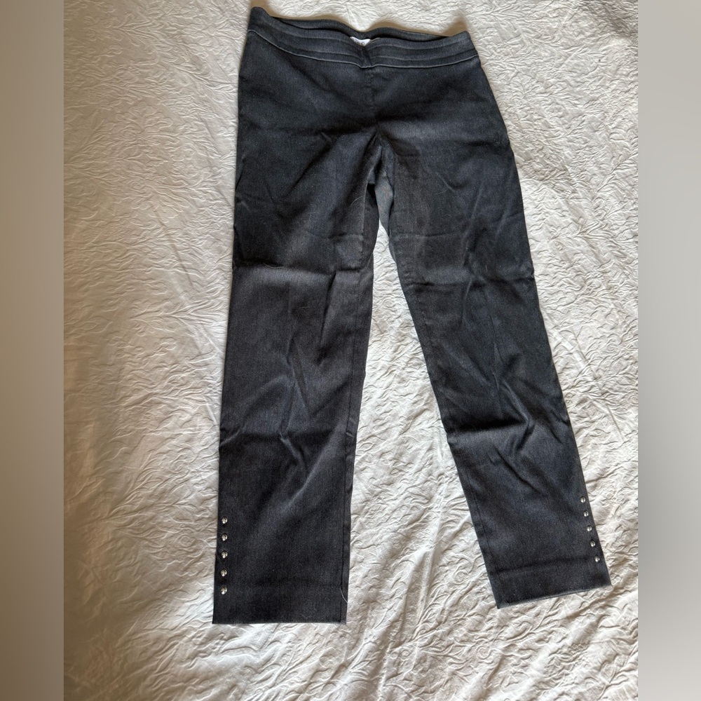 Grey cropped Pants with Button Detail